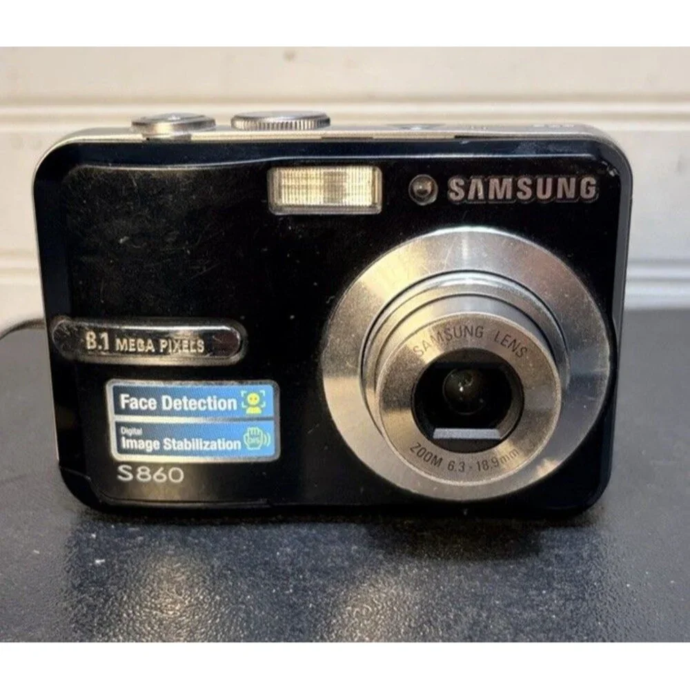 Samsung S Series S860 8.1MP Digital Camera - Black- working